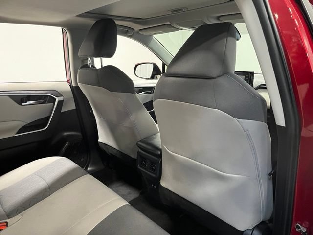 Used 2020 Toyota RAV4 XLE w/ Convenience Package FWD image 14