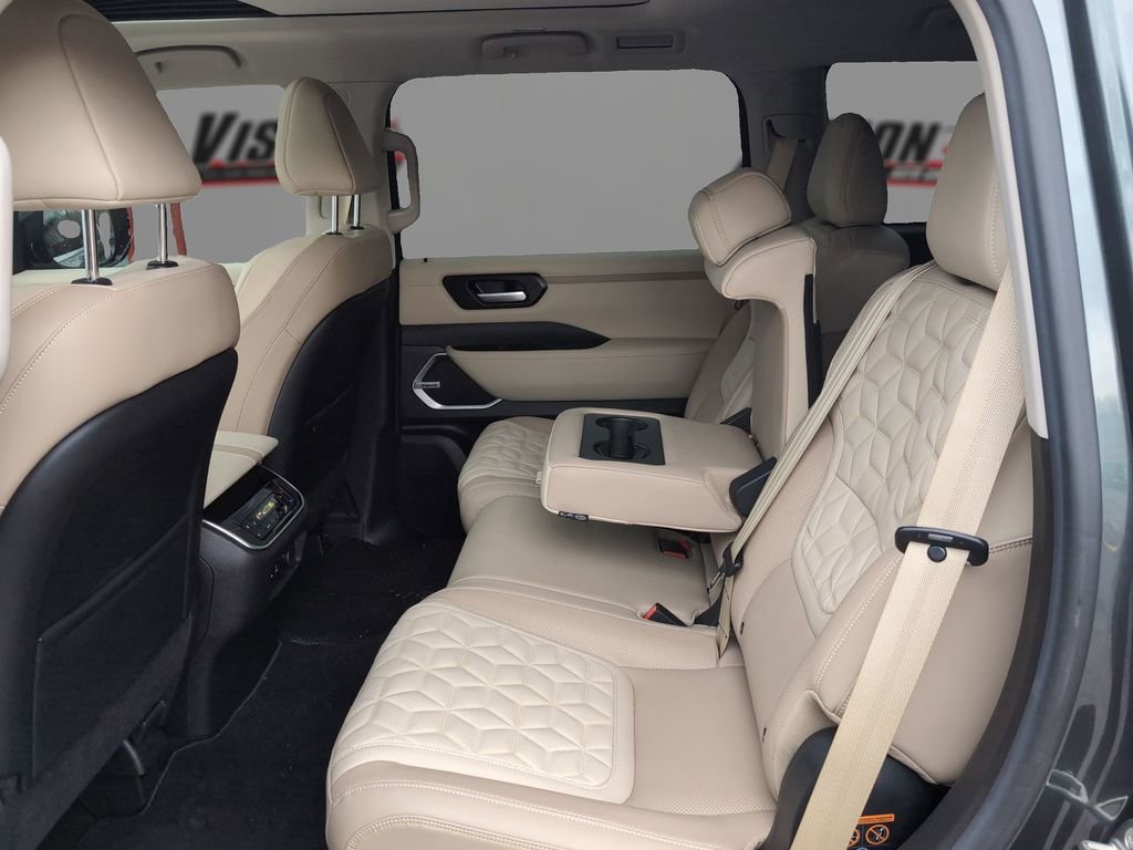 Used 2025 Nissan Armada Platinum image 10