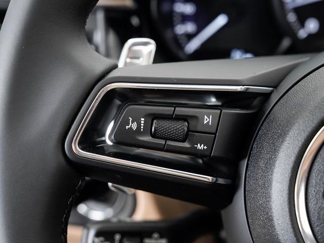 Certified 2025 Porsche Macan image 13