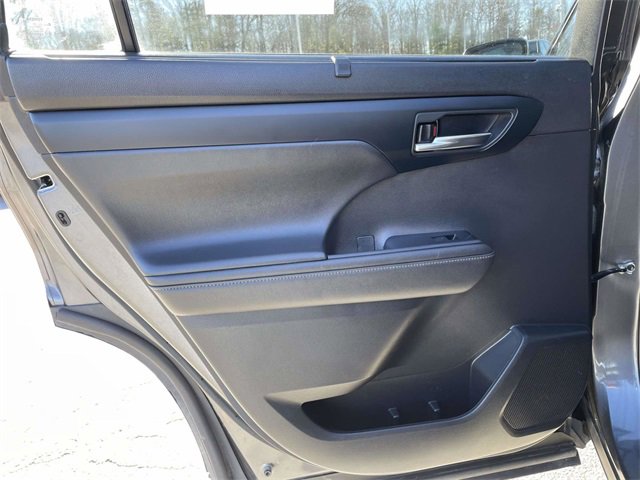Used 2023 Toyota Highlander XLE image 16