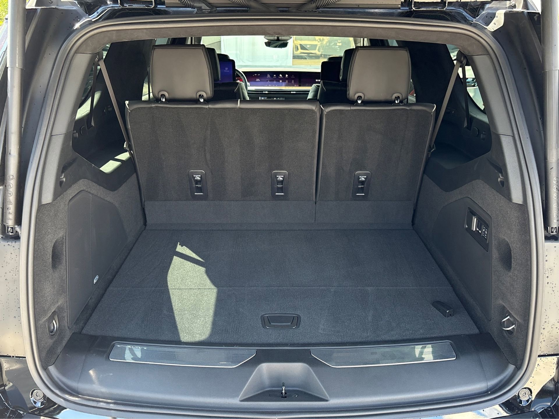 New 2025 Cadillac Escalade ESV Sport Platinum image 11