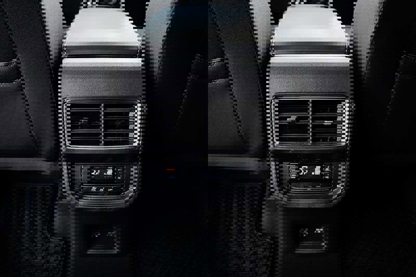 Used 2025 Volkswagen Atlas SE image 41