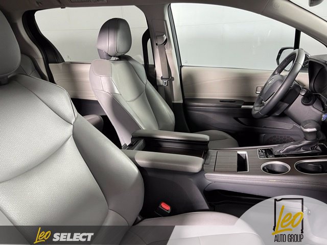 Used 2021 Toyota Sienna XLE FWD image 25