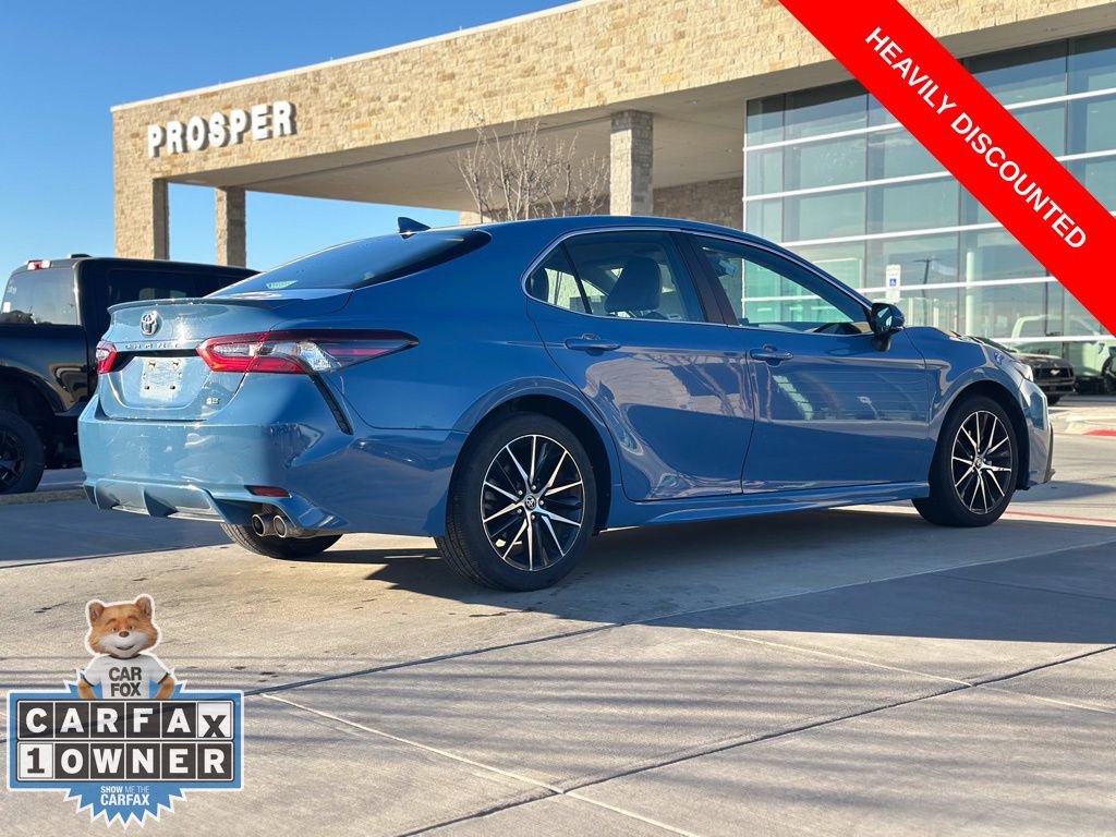 Used 2024 Toyota Camry SE image 2