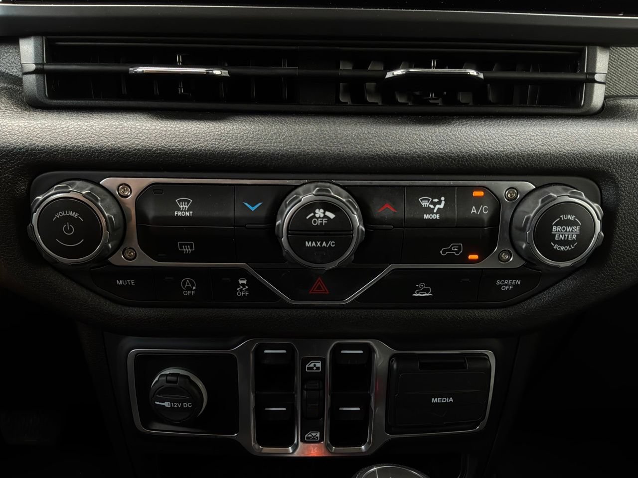 Used 2025 Jeep Wrangler Unlimited Sport AWD/4WD image 25