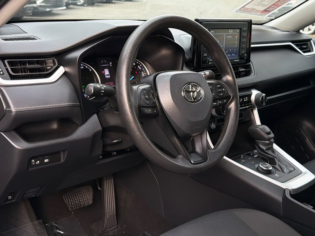 Used 2022 Toyota RAV4 LE AWD/4WD image 19