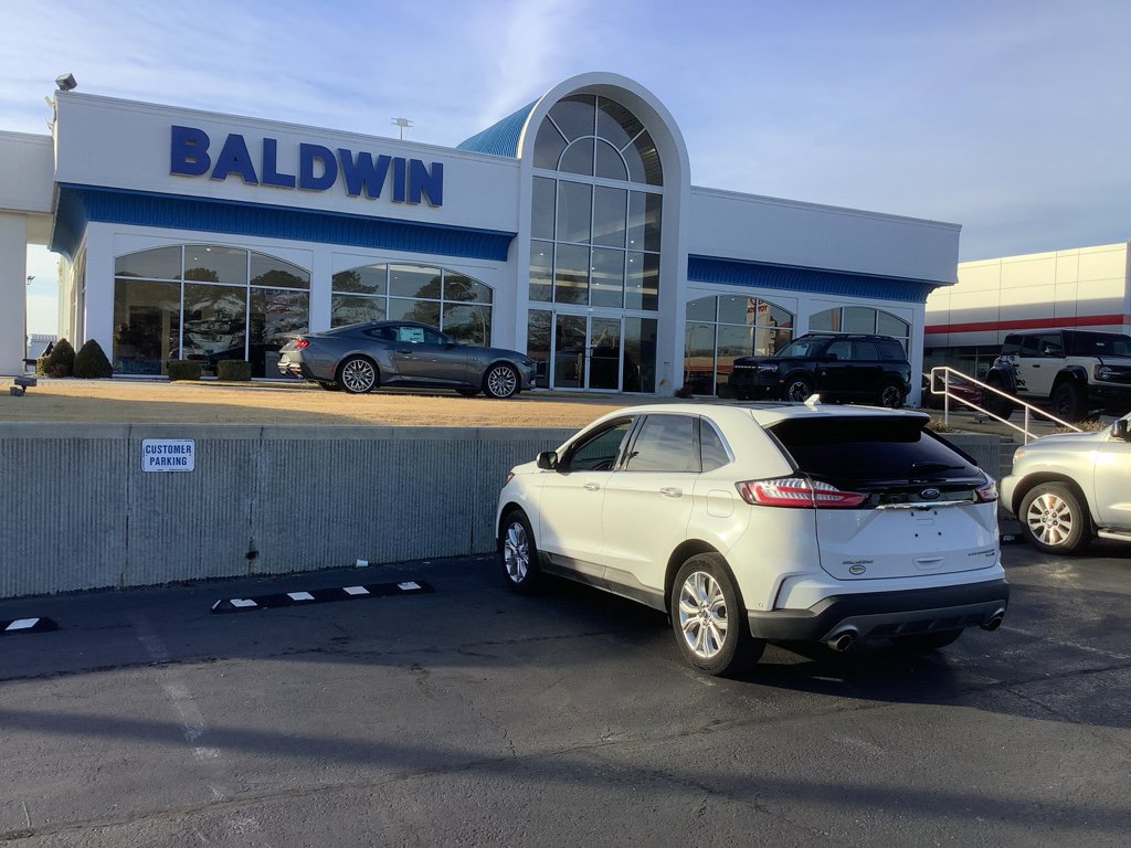 Used 2020 Ford Edge Titanium w/ Equipment Group 301A image 5