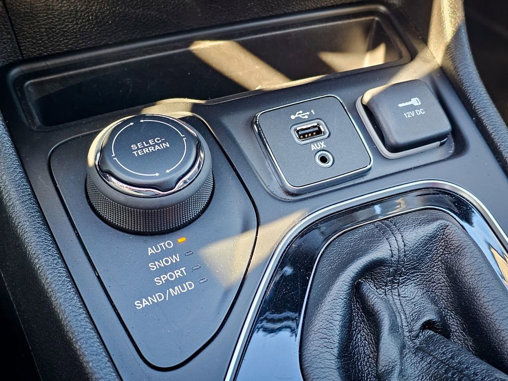 Used 2020 Jeep Cherokee Limited image 24