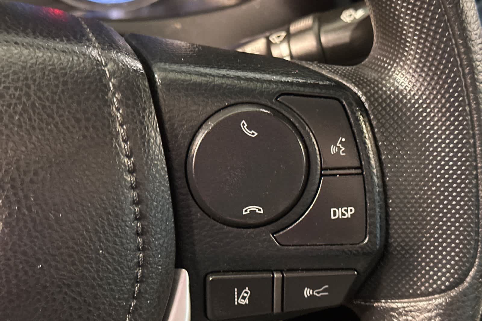 Used 2017 Toyota Corolla LE w/ Carpet Mat Package (TMS) FWD image 27