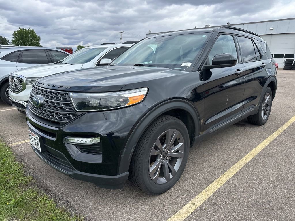Used 2022 Ford Explorer XLT w/ Equipment Group 202A AWD/4WD image 19