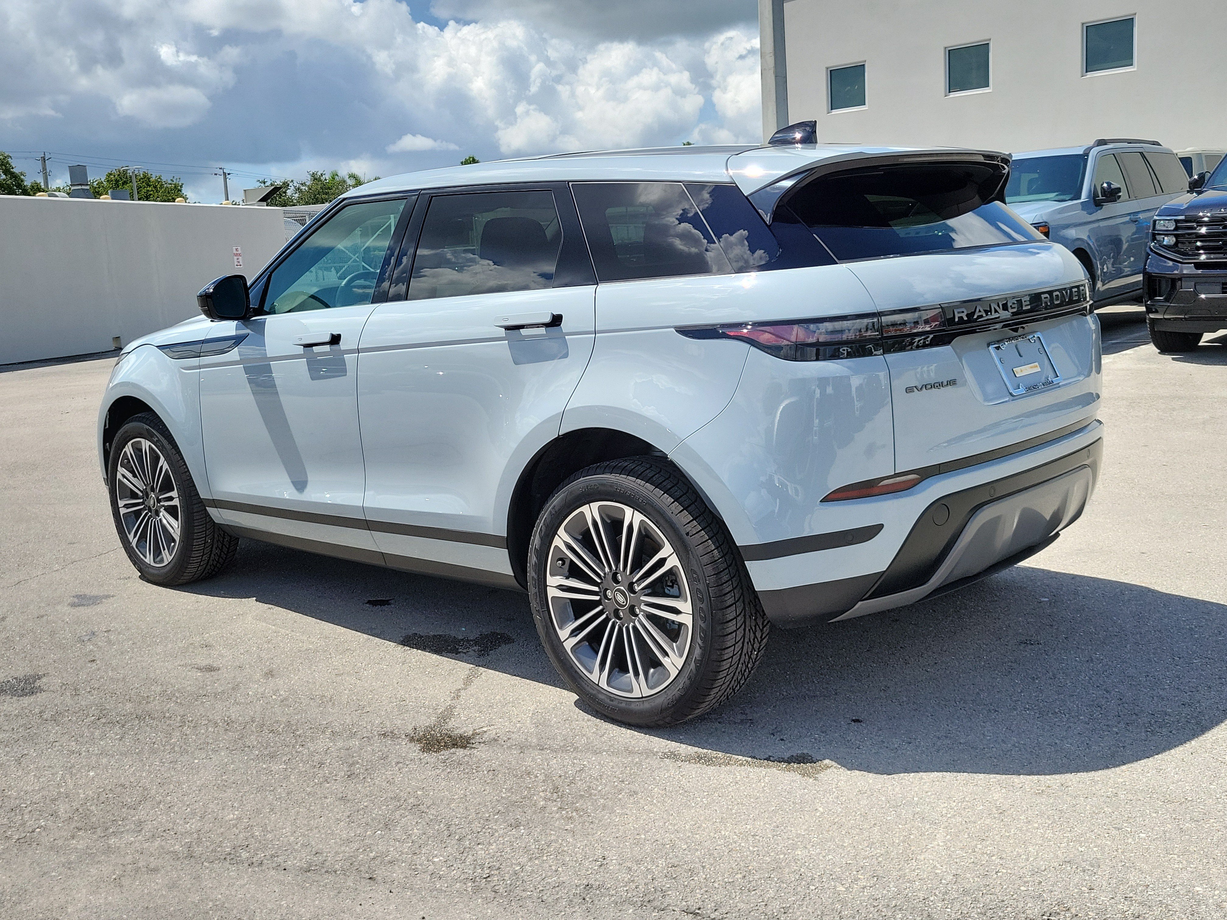 Used 2026 Land Rover Range Rover Evoque S AWD/4WD image 7
