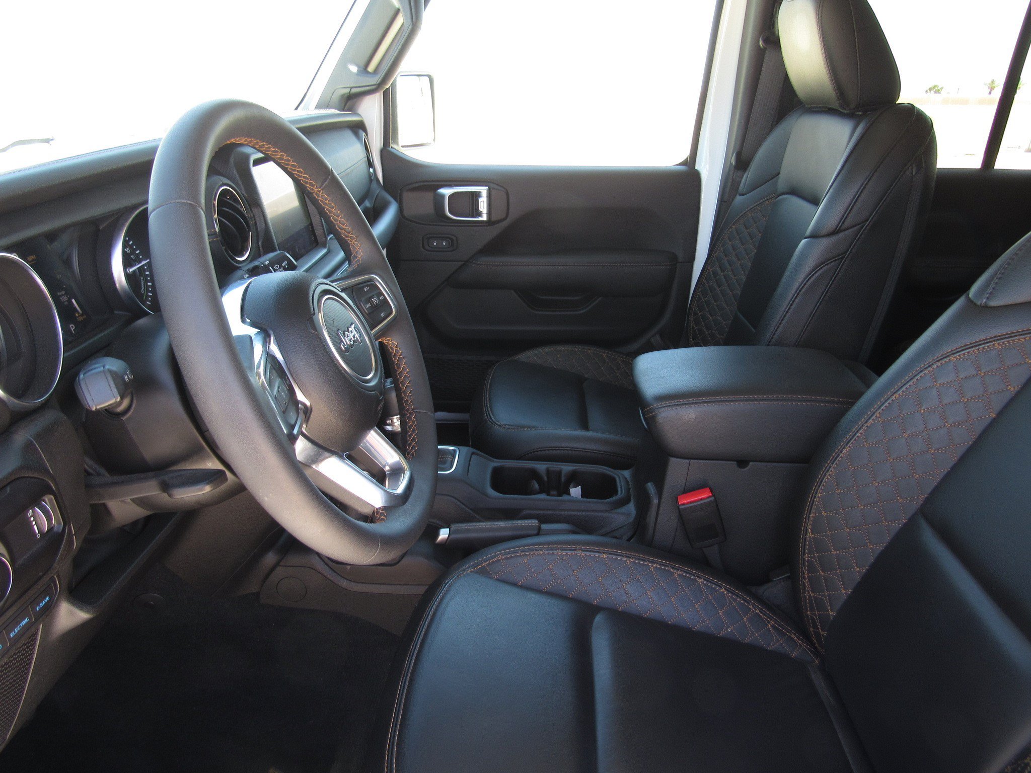 Used 2023 Jeep Wrangler Unlimited Sahara AWD/4WD image 14