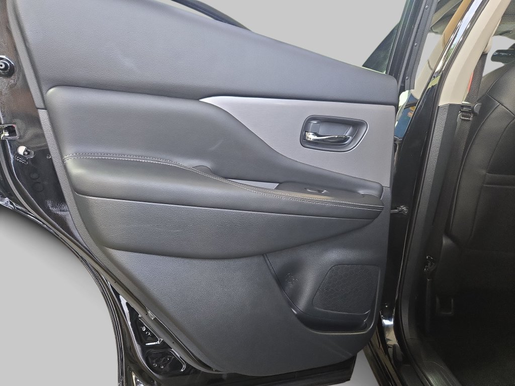 Used 2022 Nissan Murano SV AWD/4WD image 16