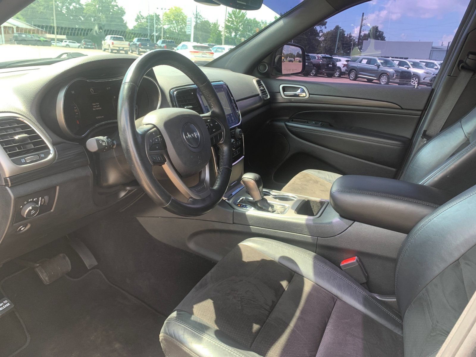 Used 2020 Jeep Grand Cherokee Altitude AWD/4WD image 12