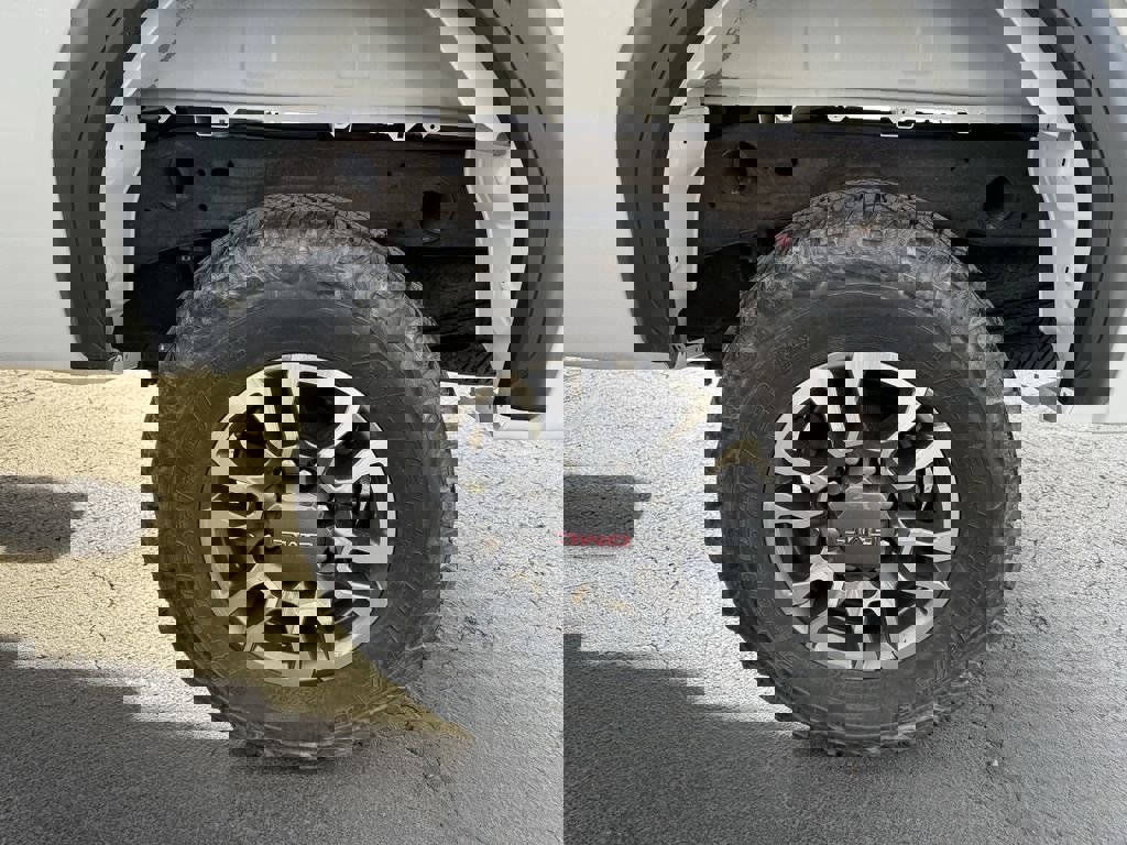 Used 2023 GMC Sierra 2500 SLE w/ SLE Convenience Package image 11