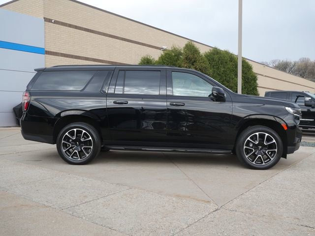 Used 2022 Chevrolet Suburban RST w/ Luxury Package AWD/4WD image 8