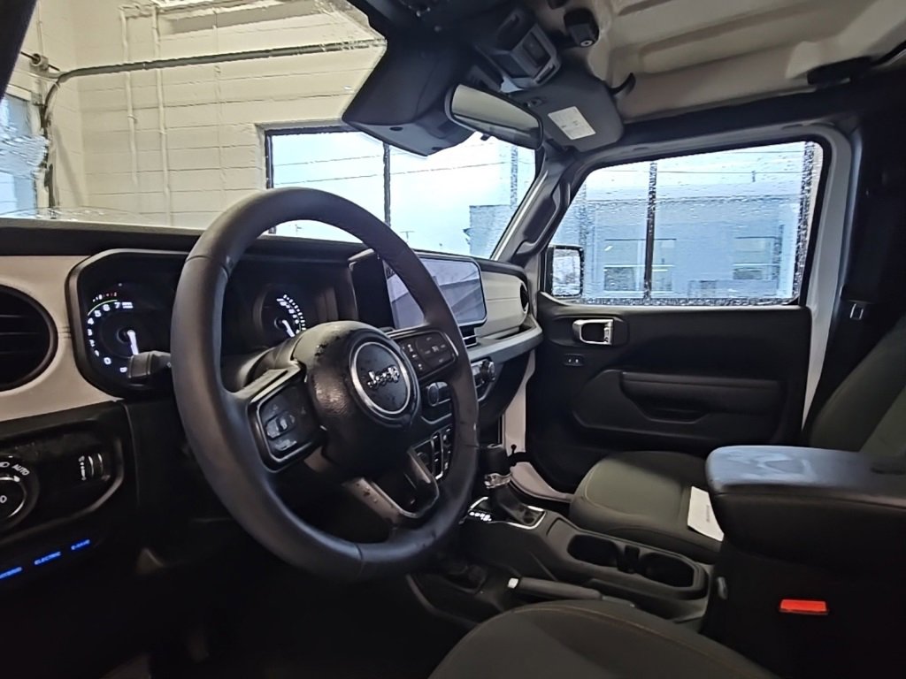 Used 2025 Jeep Wrangler Willys 4xe image 9