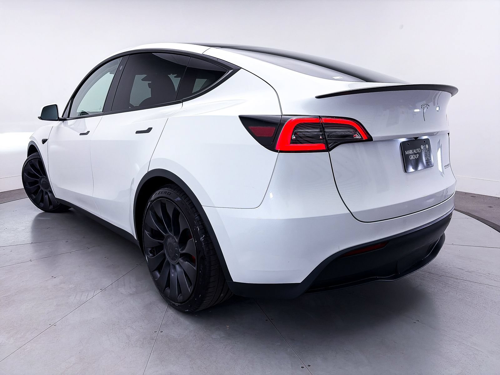 Used 2023 Tesla Model Y Performance AWD/4WD image 2