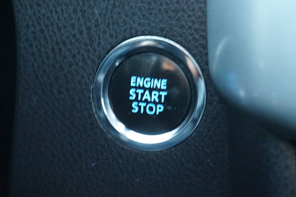 Used 2017 Toyota Highlander SE FWD image 29