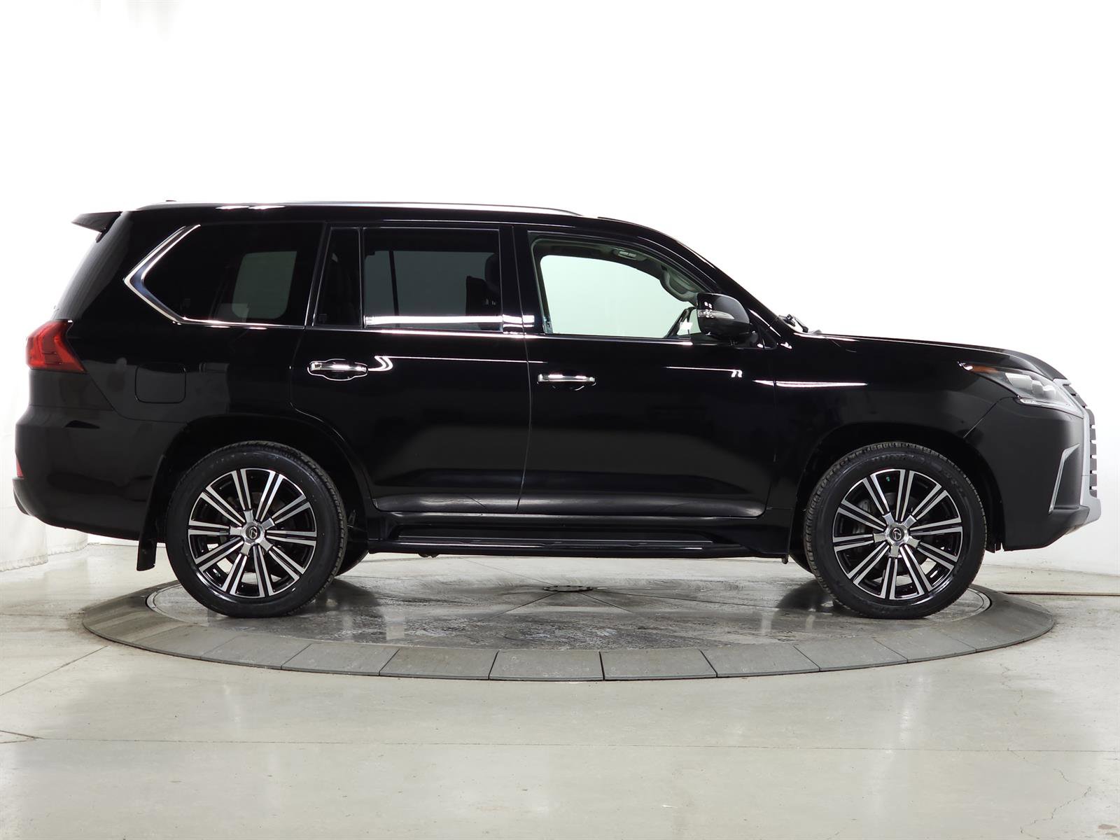 Used 2019 Lexus LX 570 4WD image 13
