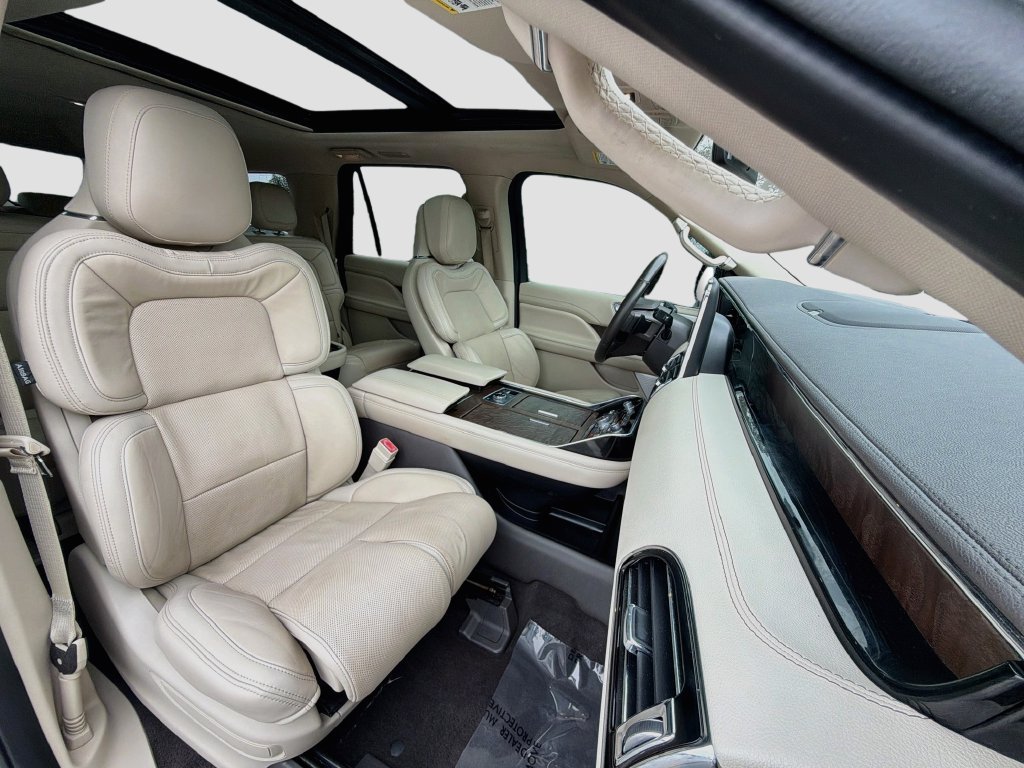 Used 2020 Lincoln Navigator L Reserve w/ Luxury Package AWD/4WD image 16