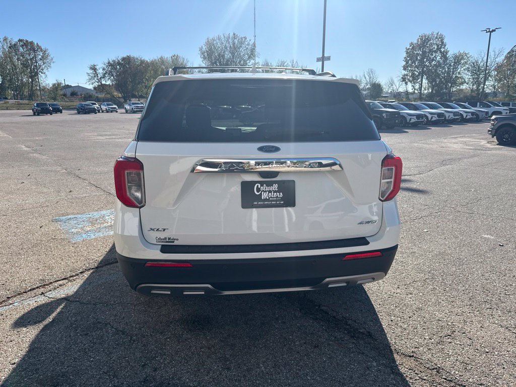 Certified 2023 Ford Explorer XLT w/ Equipment Group 202A AWD/4WD image 4