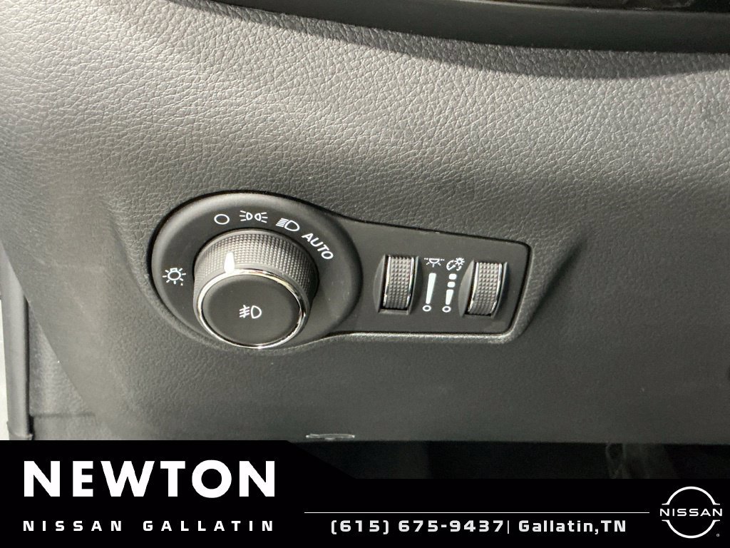 Used 2025 Jeep Compass Trailhawk AWD/4WD image 39