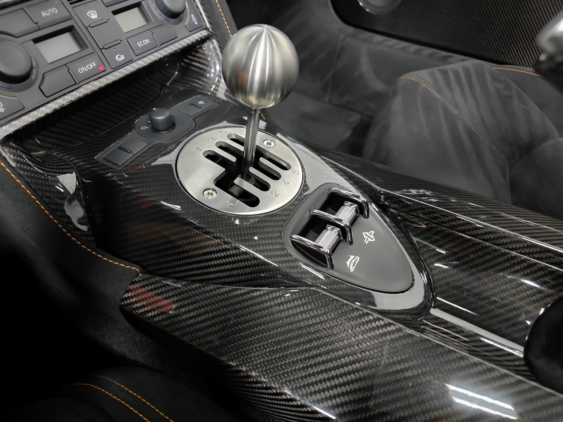 Used 2012 Lamborghini Gallardo LP 570-4 Performante image 2