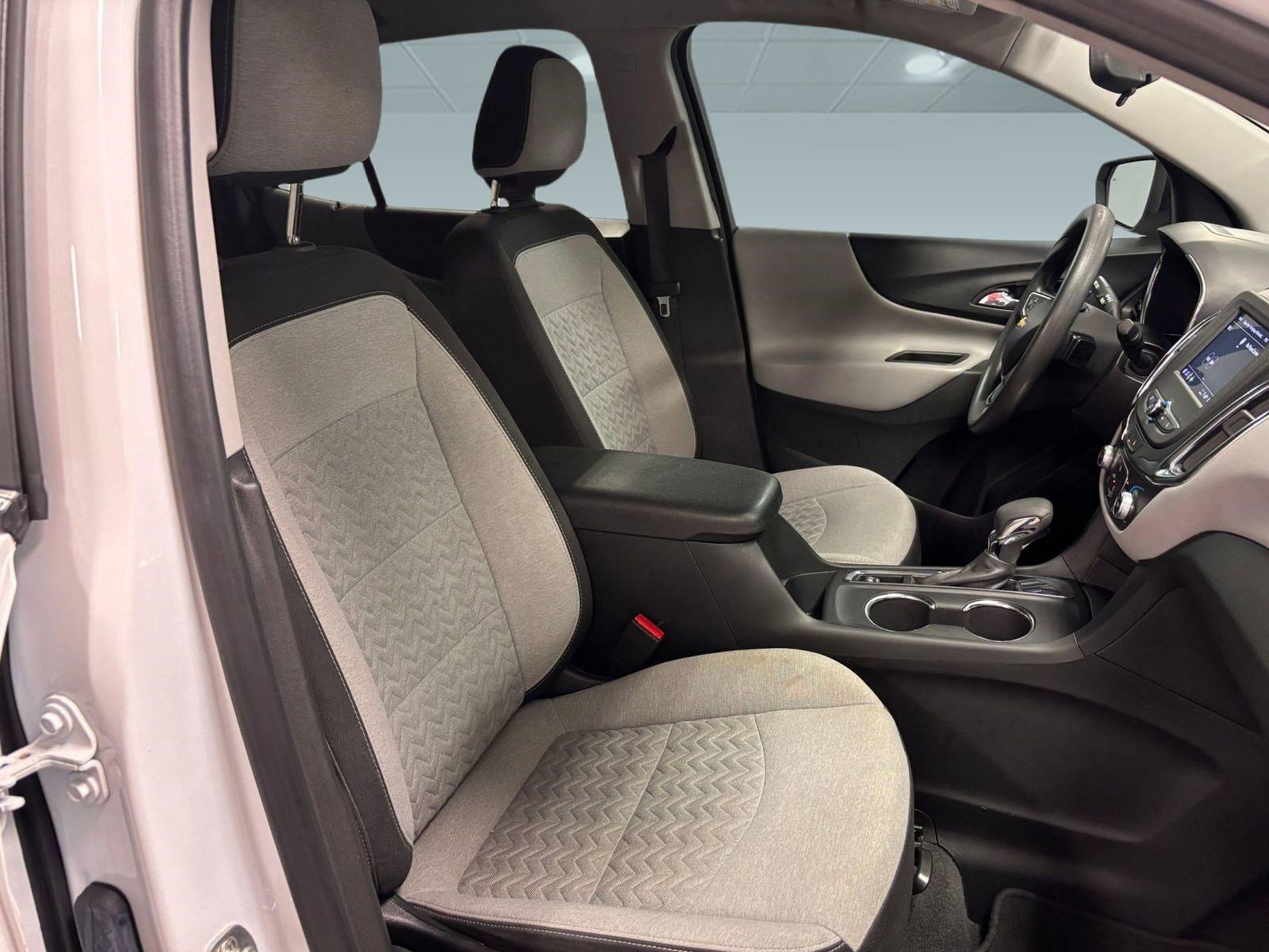 Used 2022 Chevrolet Equinox LS w/ LS Convenience Package FWD image 30