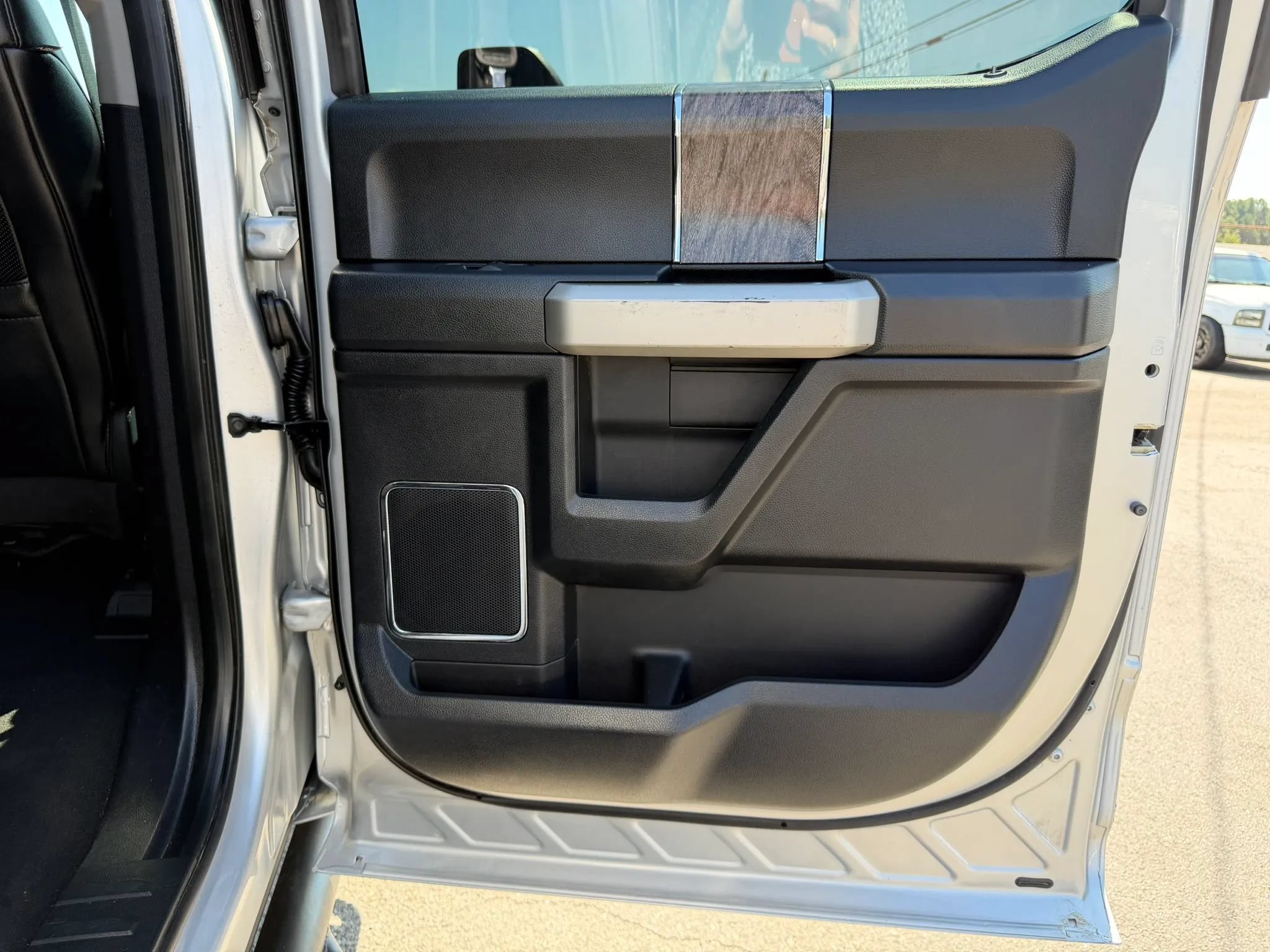 Used 2019 Ford F250 Lariat w/ Lariat Ultimate Package AWD/4WD image 28