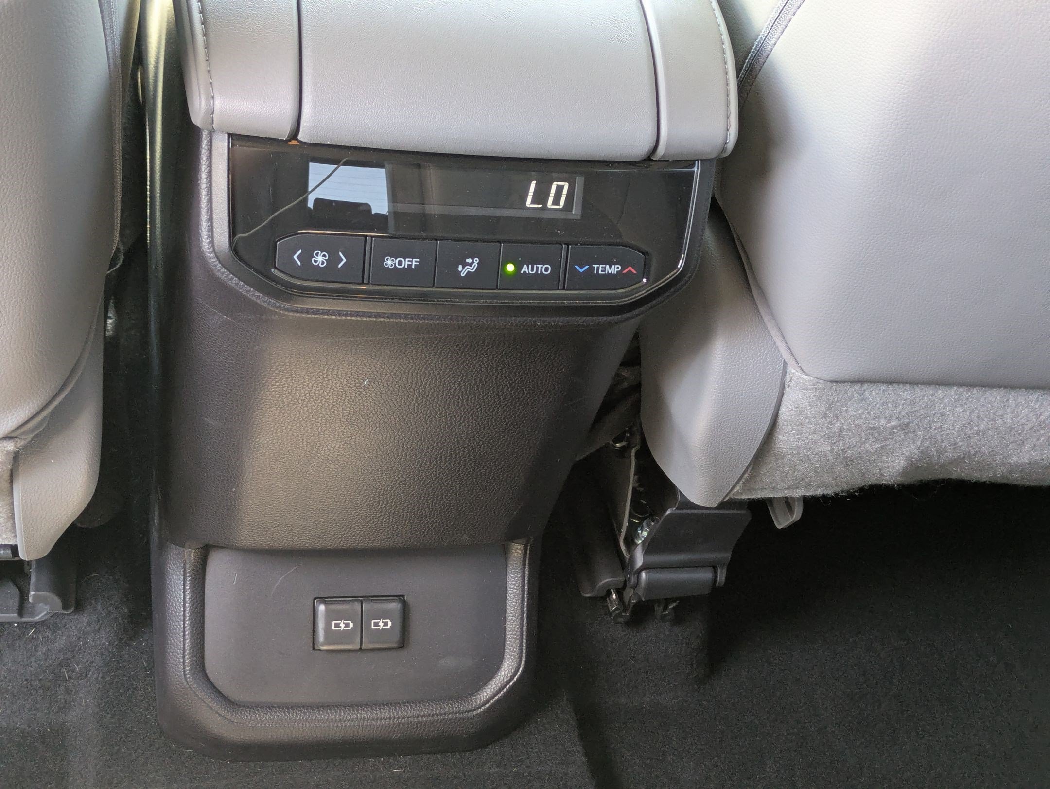 Used 2022 Toyota Highlander XLE AWD/4WD image 26