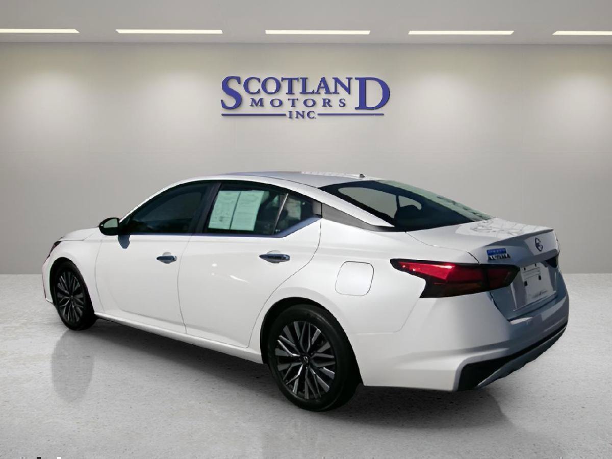 Used 2024 Nissan Altima 2.5 SV FWD image 8
