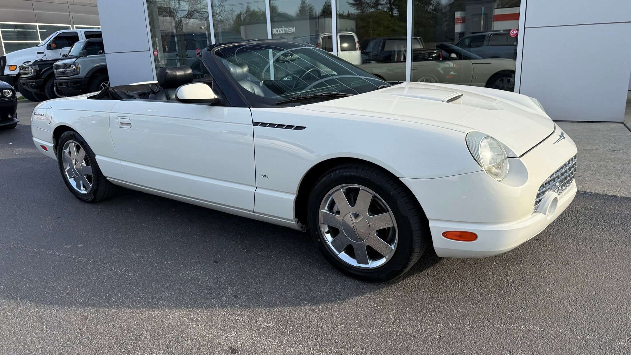 Used 2003 Ford Thunderbird image 22