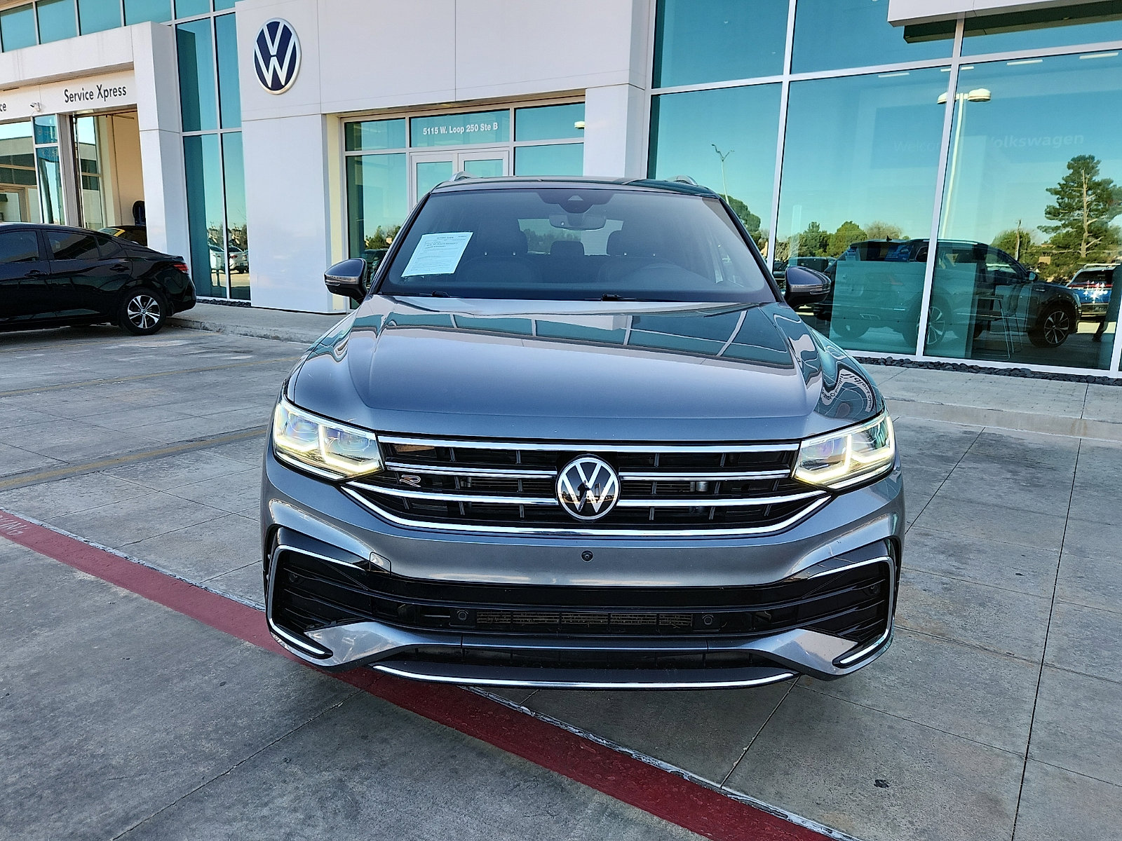Used 2023 Volkswagen Tiguan SEL R-Line image 2