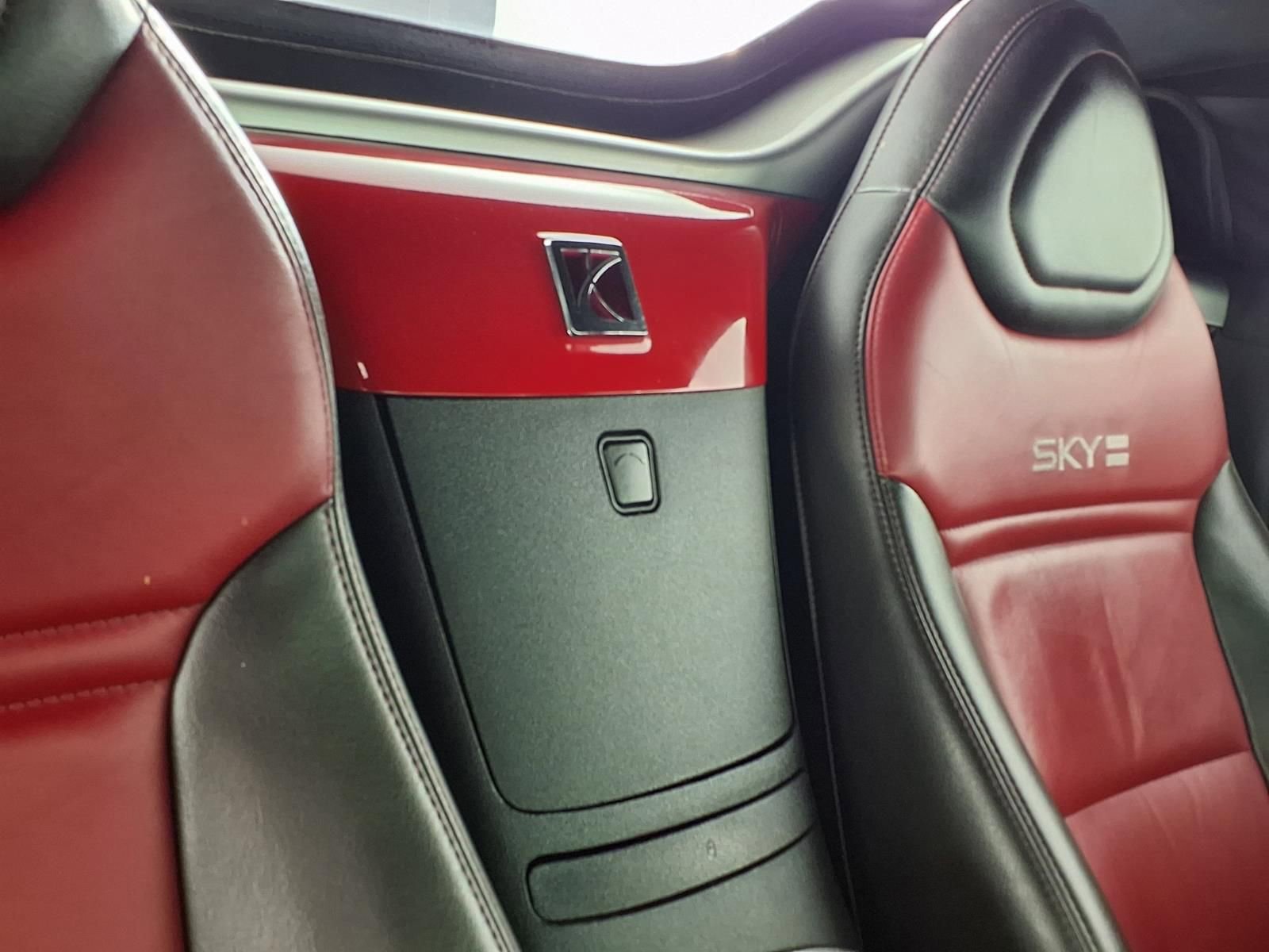 Used 2008 Saturn Sky Red Line RWD image 11