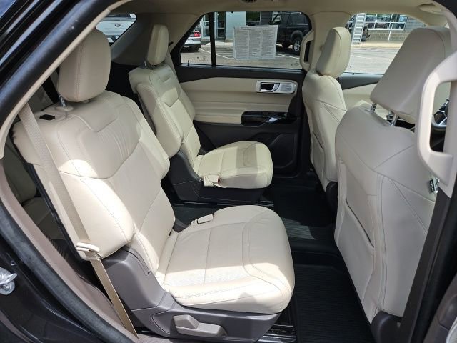 Used 2023 Ford Explorer Platinum w/ Technology Package image 12