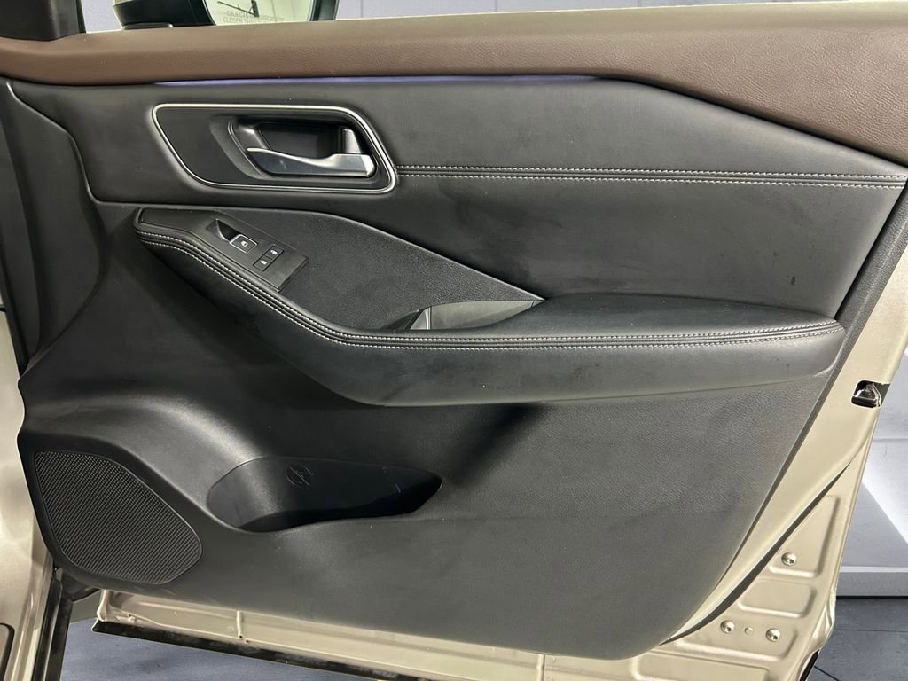 Used 2023 Nissan Rogue Platinum w/ Platinum Premium Package FWD image 15