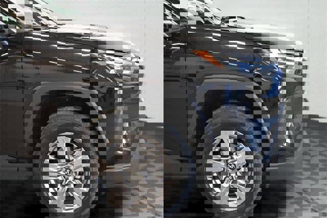 Used 2025 Toyota RAV4 XLE image 13