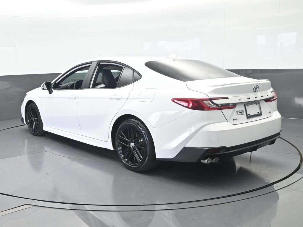 Used 2026 Toyota Camry SE image 4