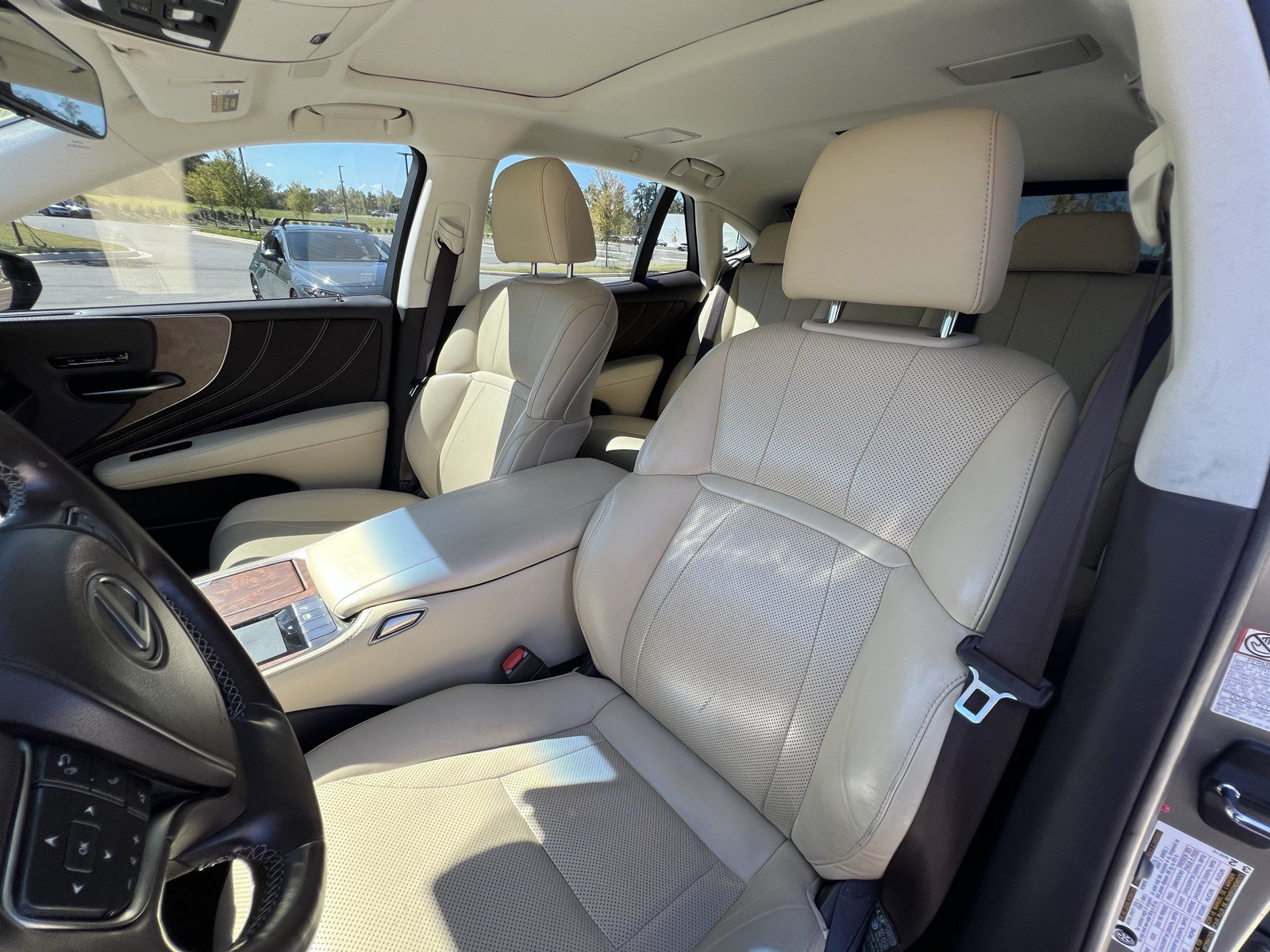 Used 2018 Lexus LS 500 w/ Accessory Package (Z2) RWD image 16