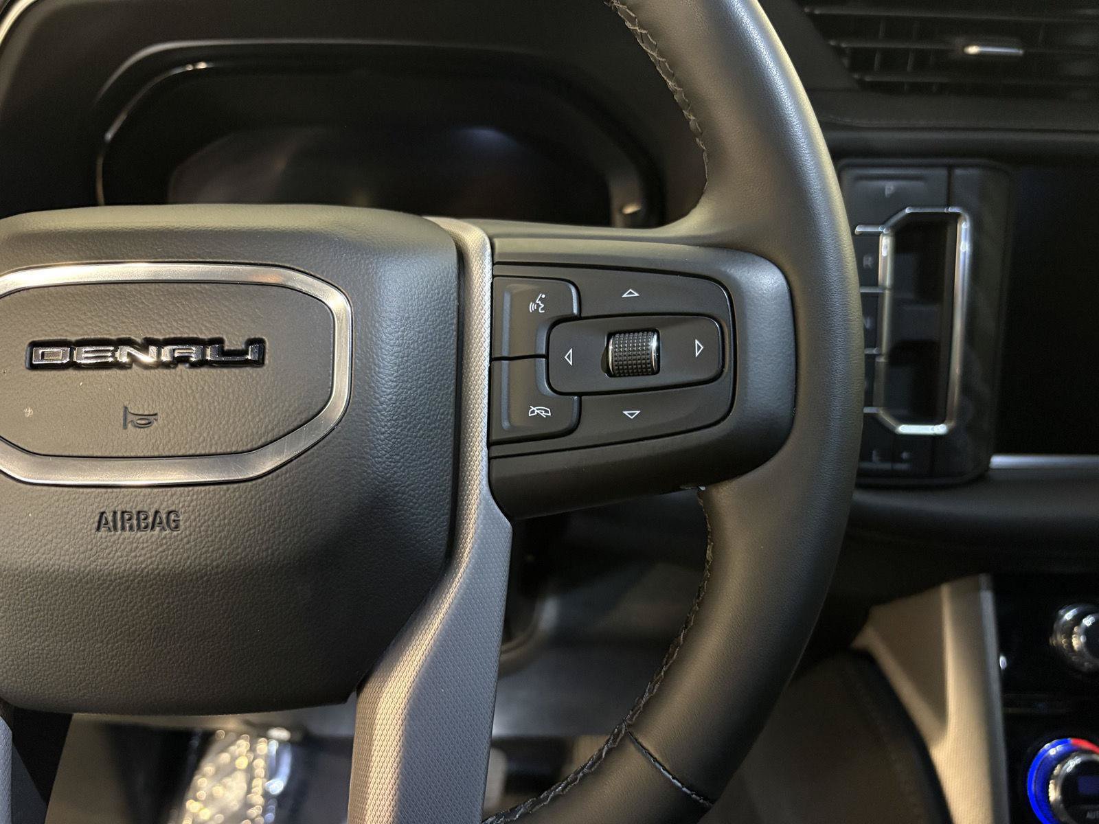 Used 2023 GMC Yukon Denali AWD/4WD image 27