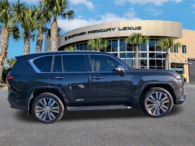 Used 2025 Lexus LX 600 4WD w/ Luxury Package image 4