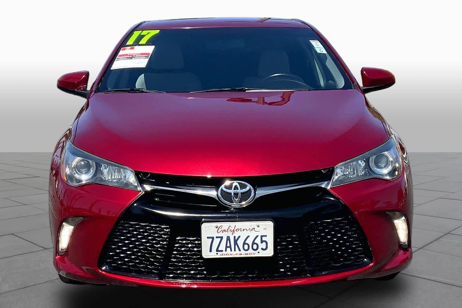 Used 2017 Toyota Camry XSE FWD image 2