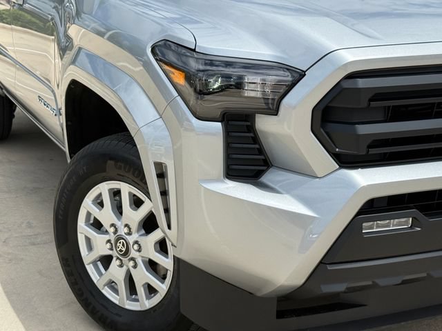 Used 2026 Toyota Tacoma SR5 AWD/4WD image 3