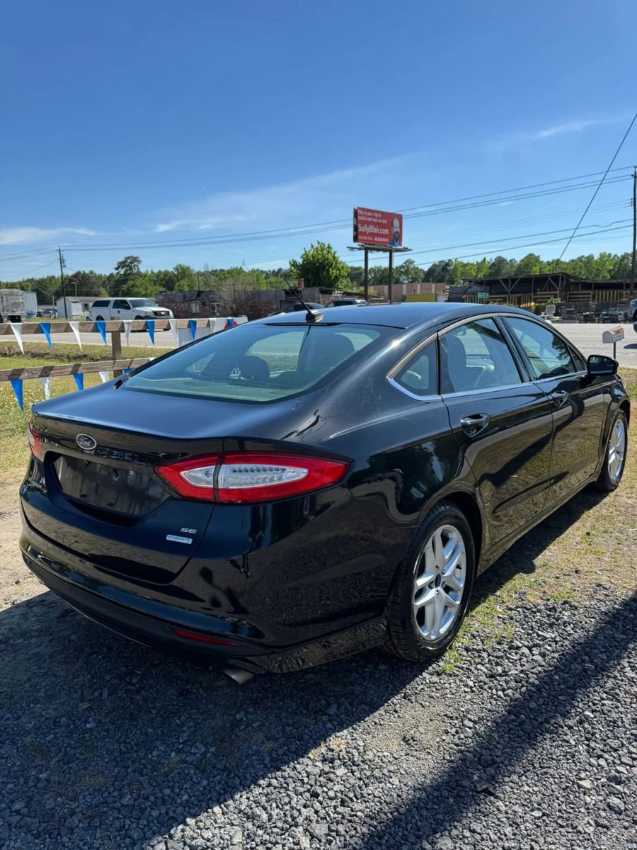 Used 2016 Ford Fusion SE FWD image 9