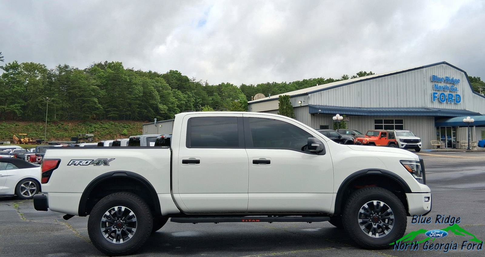 Used 2024 Nissan Titan PRO-4X w/ Pro-4x Convenience Package AWD/4WD image 6