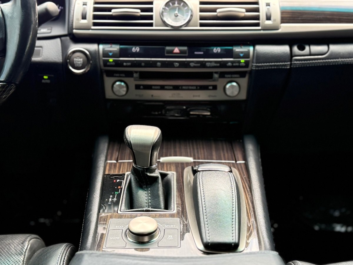Used 2013 Lexus LS 460 w/ Comfort Pkg RWD image 25