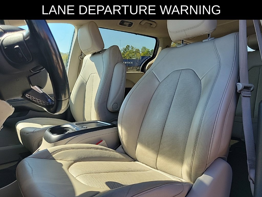Used 2021 Chrysler Pacifica Touring-L FWD image 16