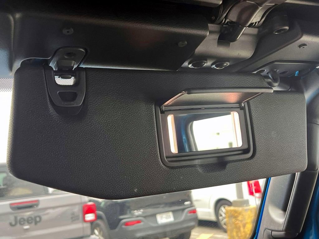 Used 2022 Jeep Wrangler Rubicon w/ Steel Bumper Group AWD/4WD image 25