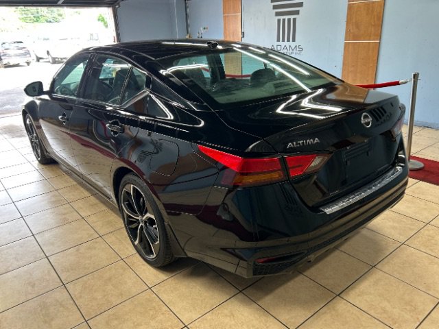 Used 2023 Nissan Altima 2.5 SR w/ SR Premium Package FWD image 3